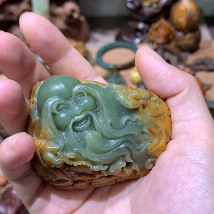 未镶嵌岫岩河磨玉（透闪石质玉）把件匠****）