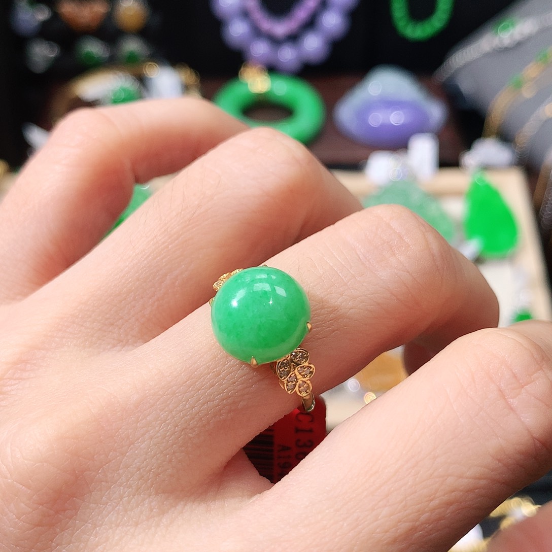 翡翠18K金镶嵌戒指