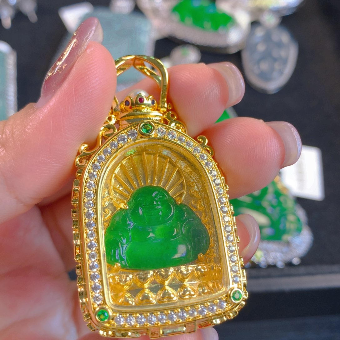 翡翠颈饰未镶嵌翡翠