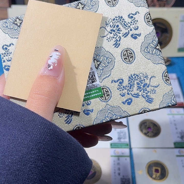 阿***V铜小轻半半如图发货2666