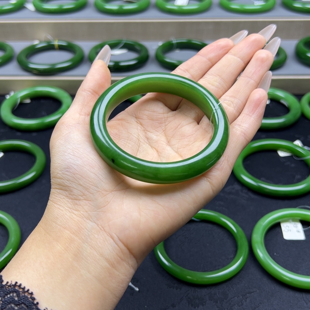 o***n和田玉（碧玉）未镶嵌手镯正阳绿红皮老料