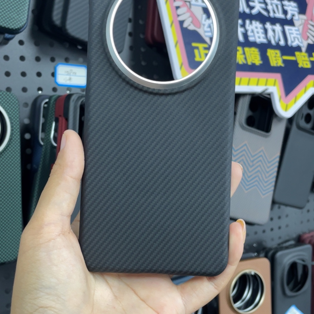 华为mate70pro黑细纹带磁吸