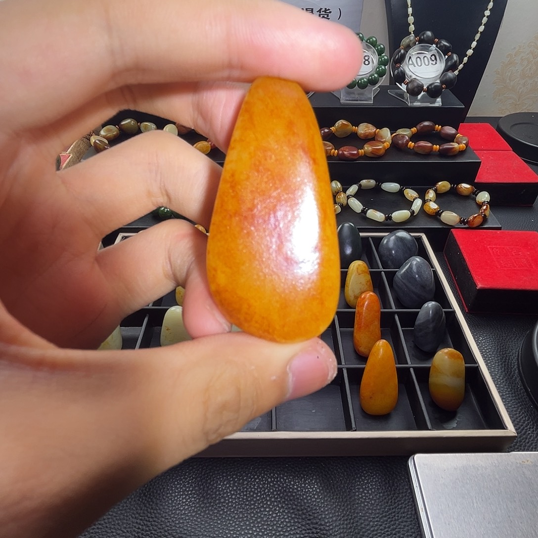 和田玉未镶嵌吊坠(赠链)