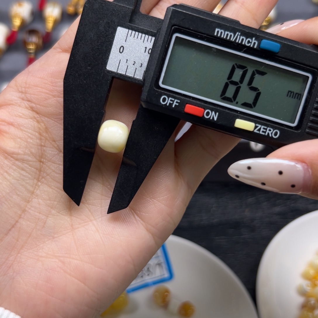 琥珀未镶嵌裸石9.5x8.5mm