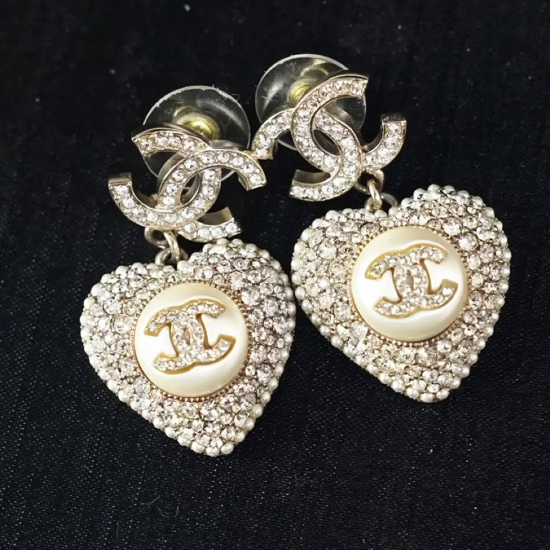 Chanel 闪钻珍珠爱心吊坠耳钉