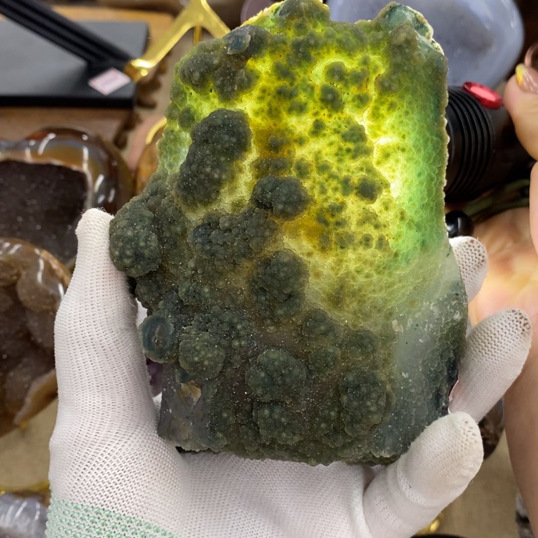 水晶绿色软奇石未镶嵌