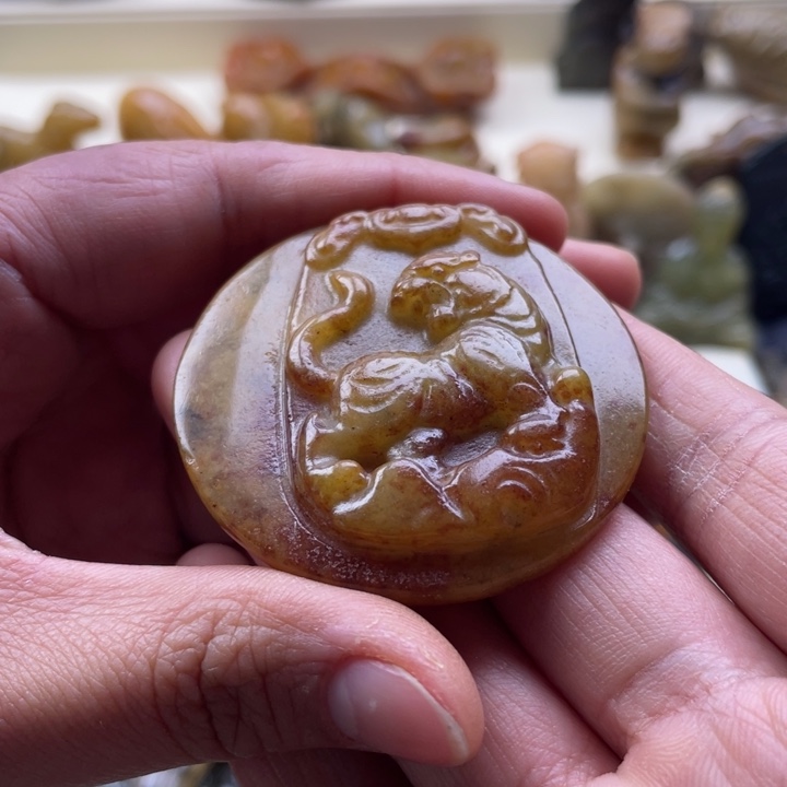 蛇纹石玉颈饰未镶嵌