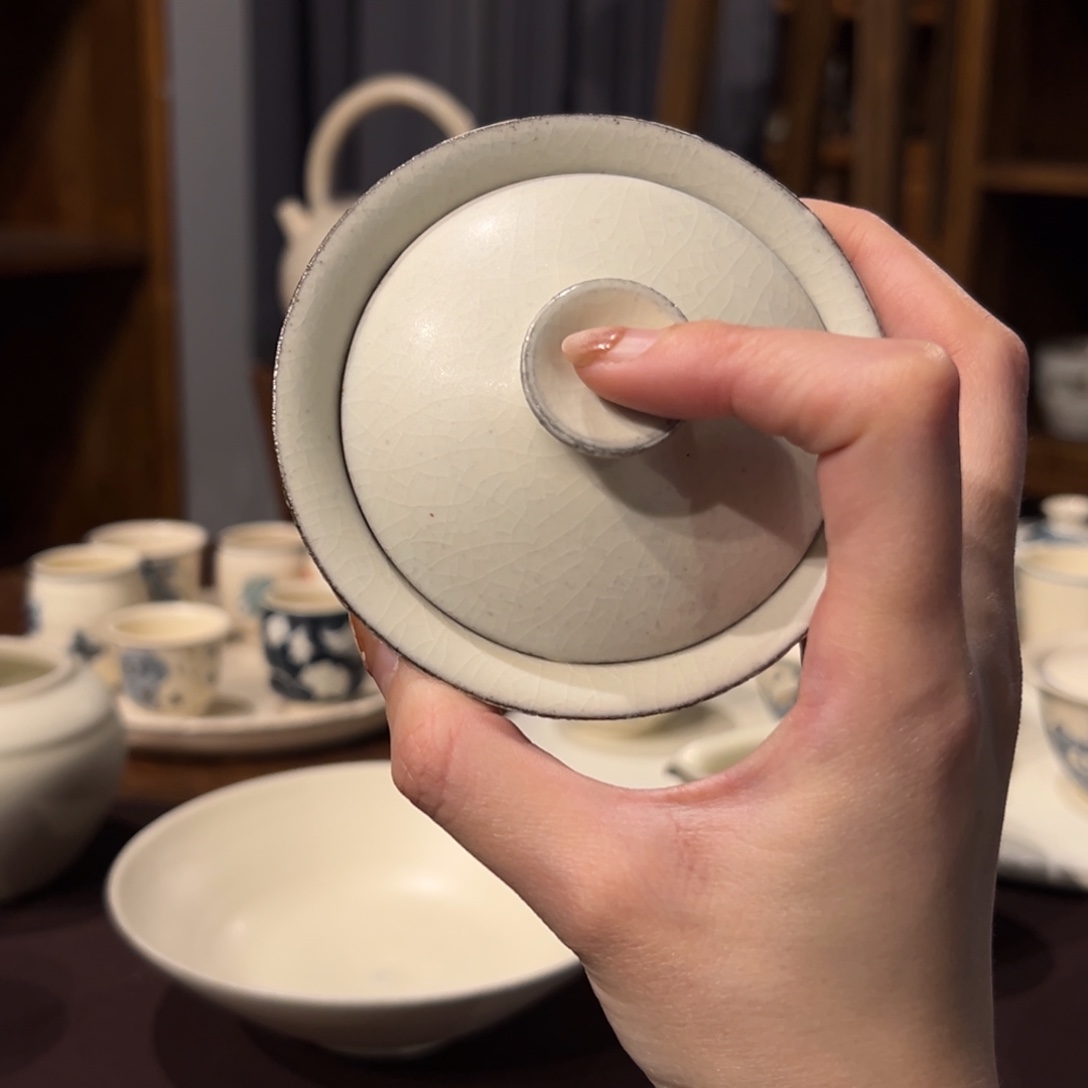 摆件陶瓷。      陶瓷。