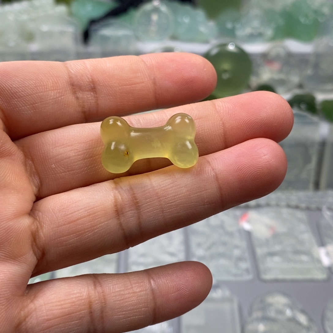 未镶嵌蛇纹石玉颈饰