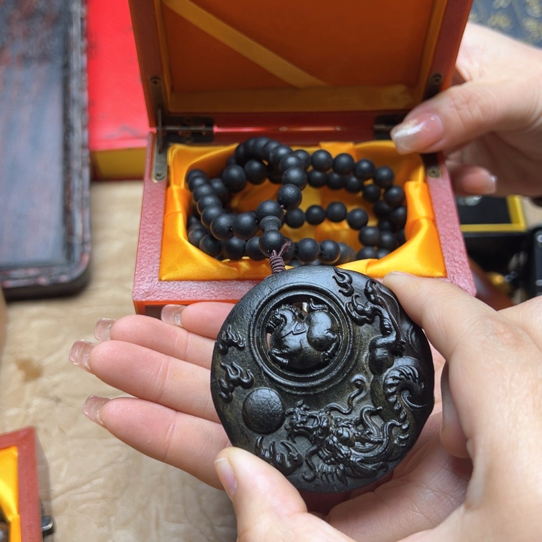 大叶紫檀（黑酸枝木类）