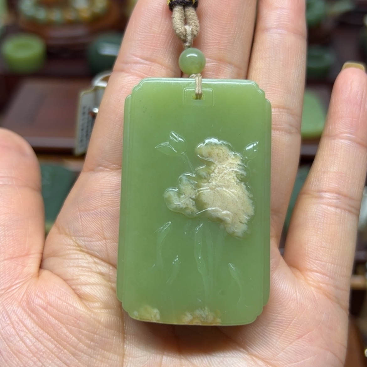 【闪购商品】岫岩河磨玉（透闪石质玉）未镶嵌颈饰东***哥连年有余