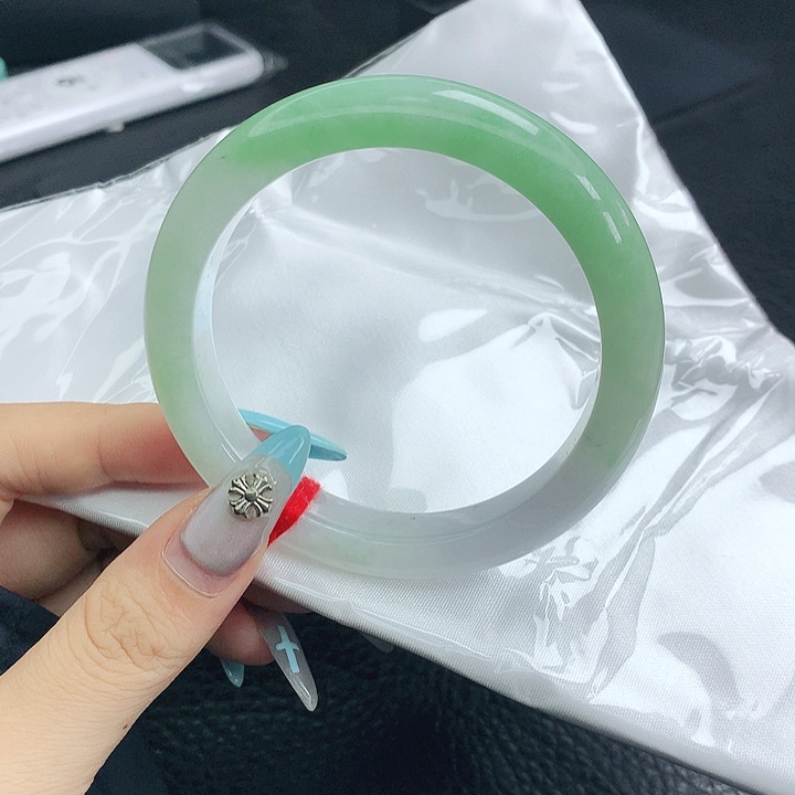 翡翠手镯未镶嵌翡翠60.6甜果阳绿半山水正圈