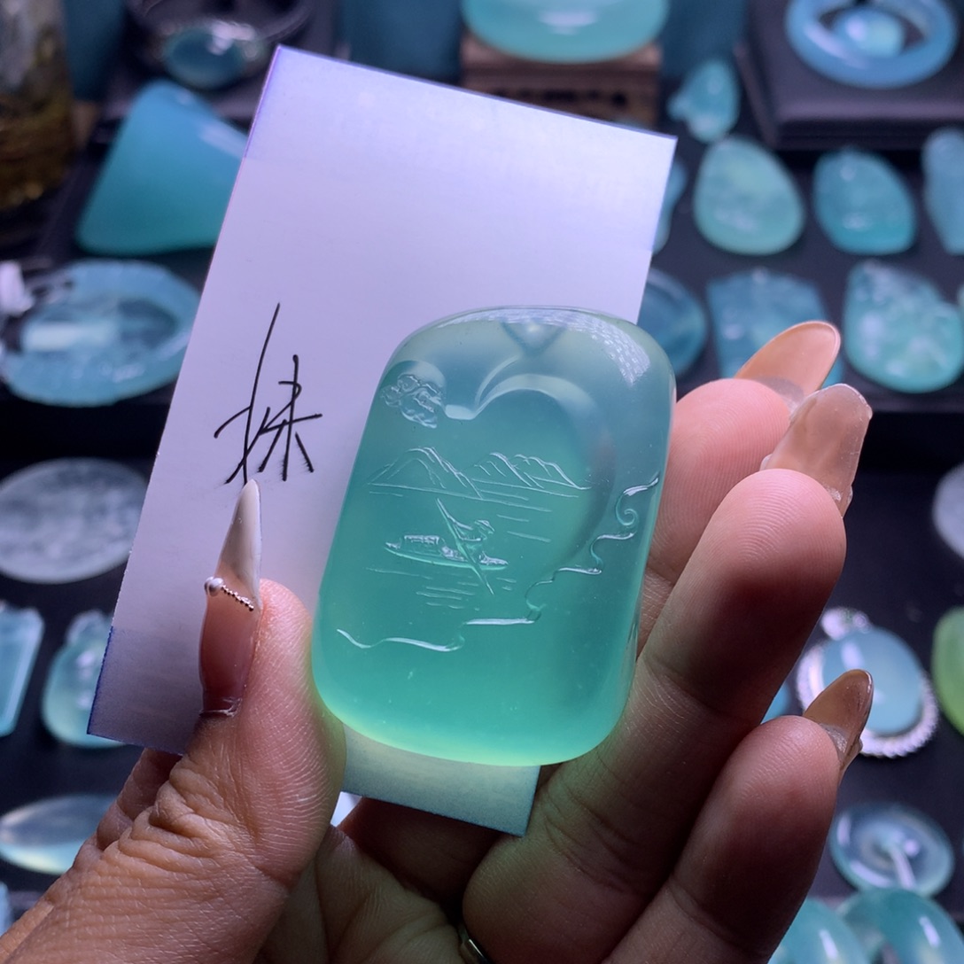 蛇纹石玉吊坠未镶嵌