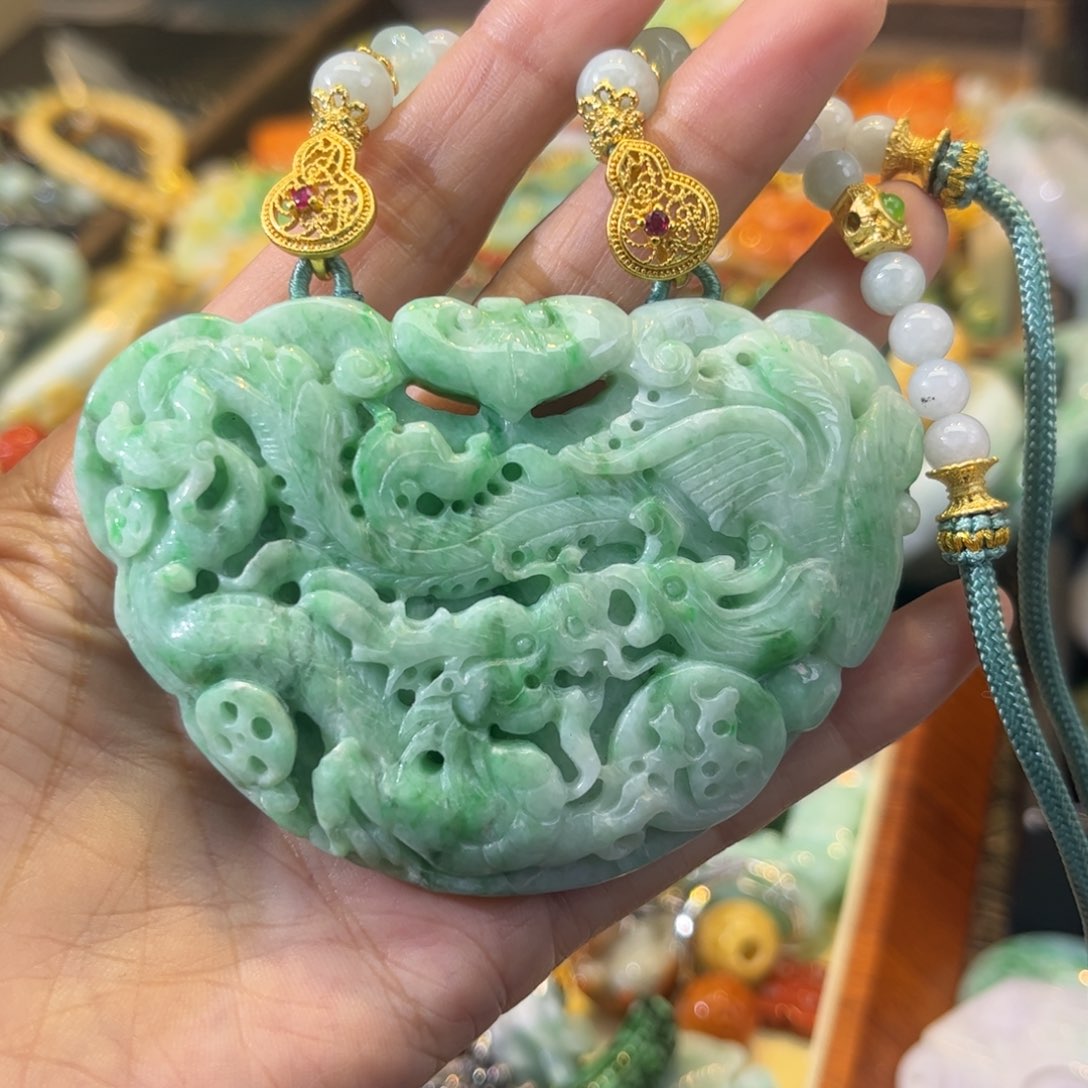 翡翠颈饰未镶嵌待编款