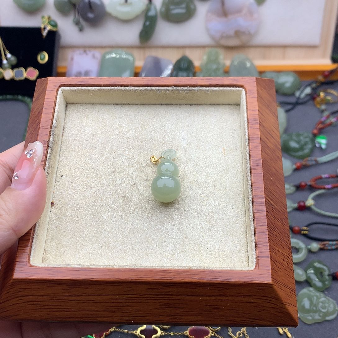 和田玉吊坠(不含链)18K金镶嵌