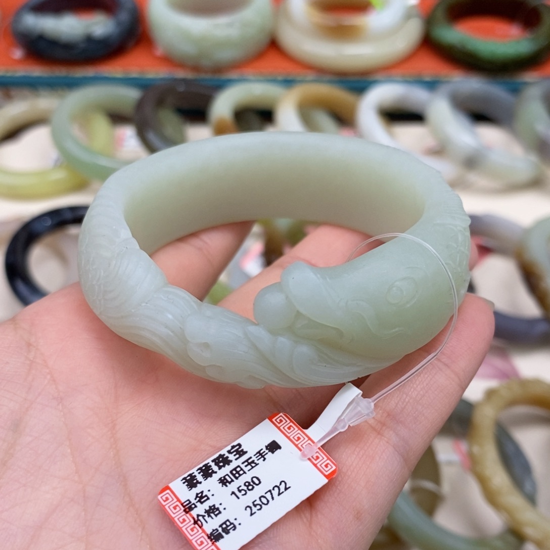 啊***霞和田玉手镯未镶嵌54.7定制