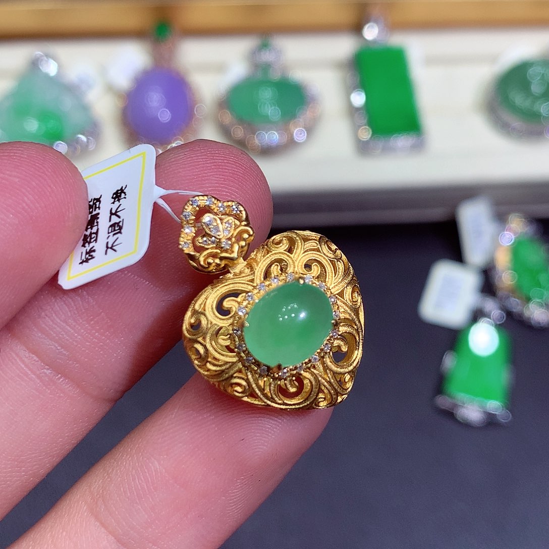 翡翠吊坠(不含链)18K金镶嵌