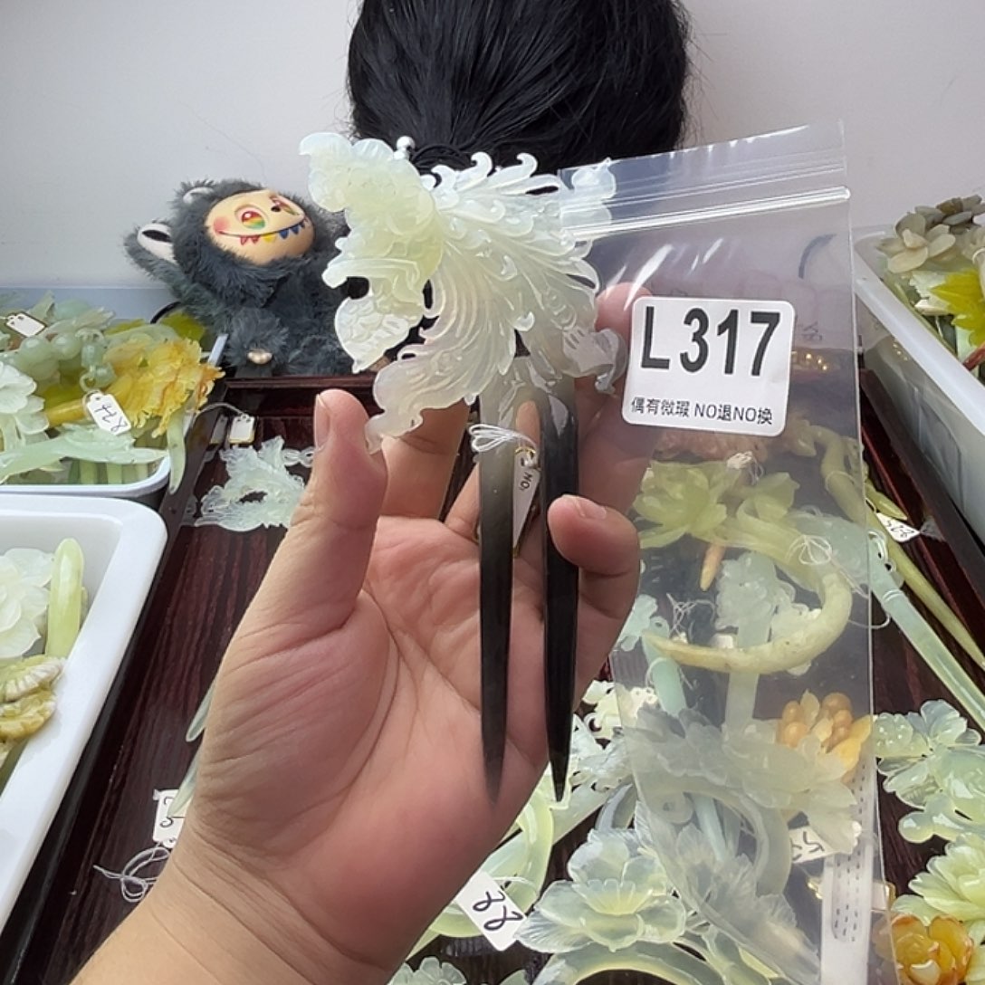 冣***回蛇纹石玉合金发饰