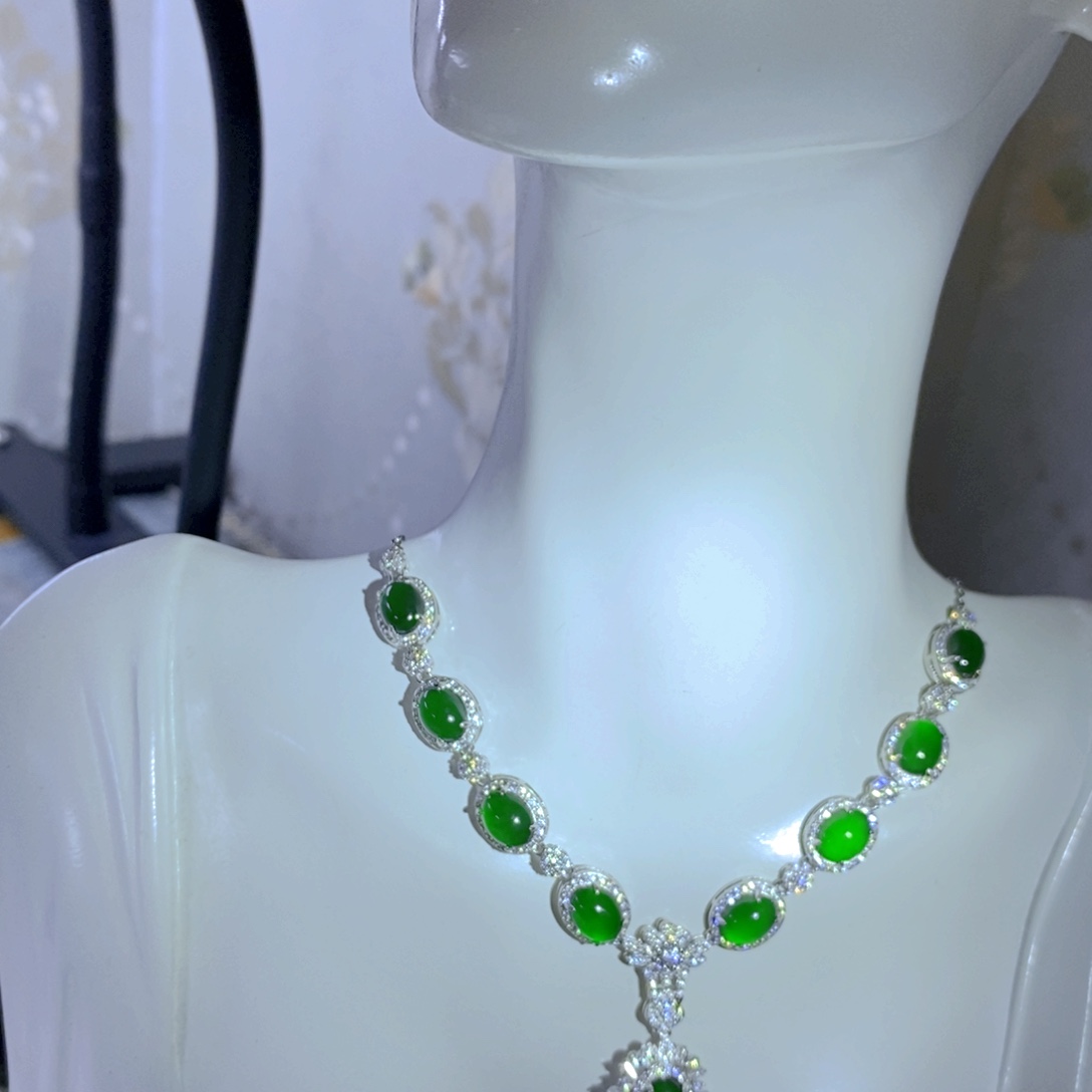 翡翠颈饰银S925镶嵌天然翡翠