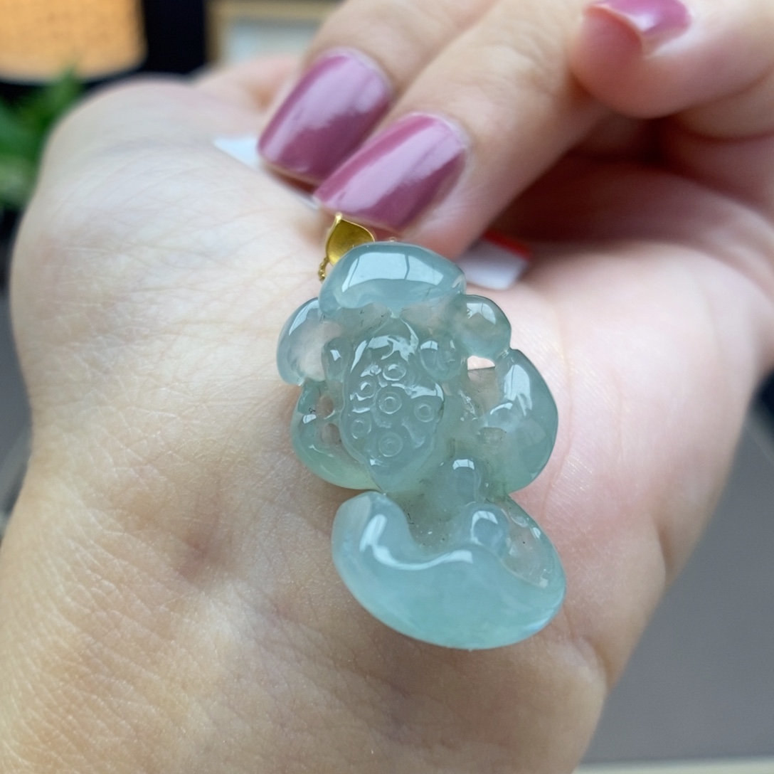 翡翠18K金镶嵌颈饰吊坠64