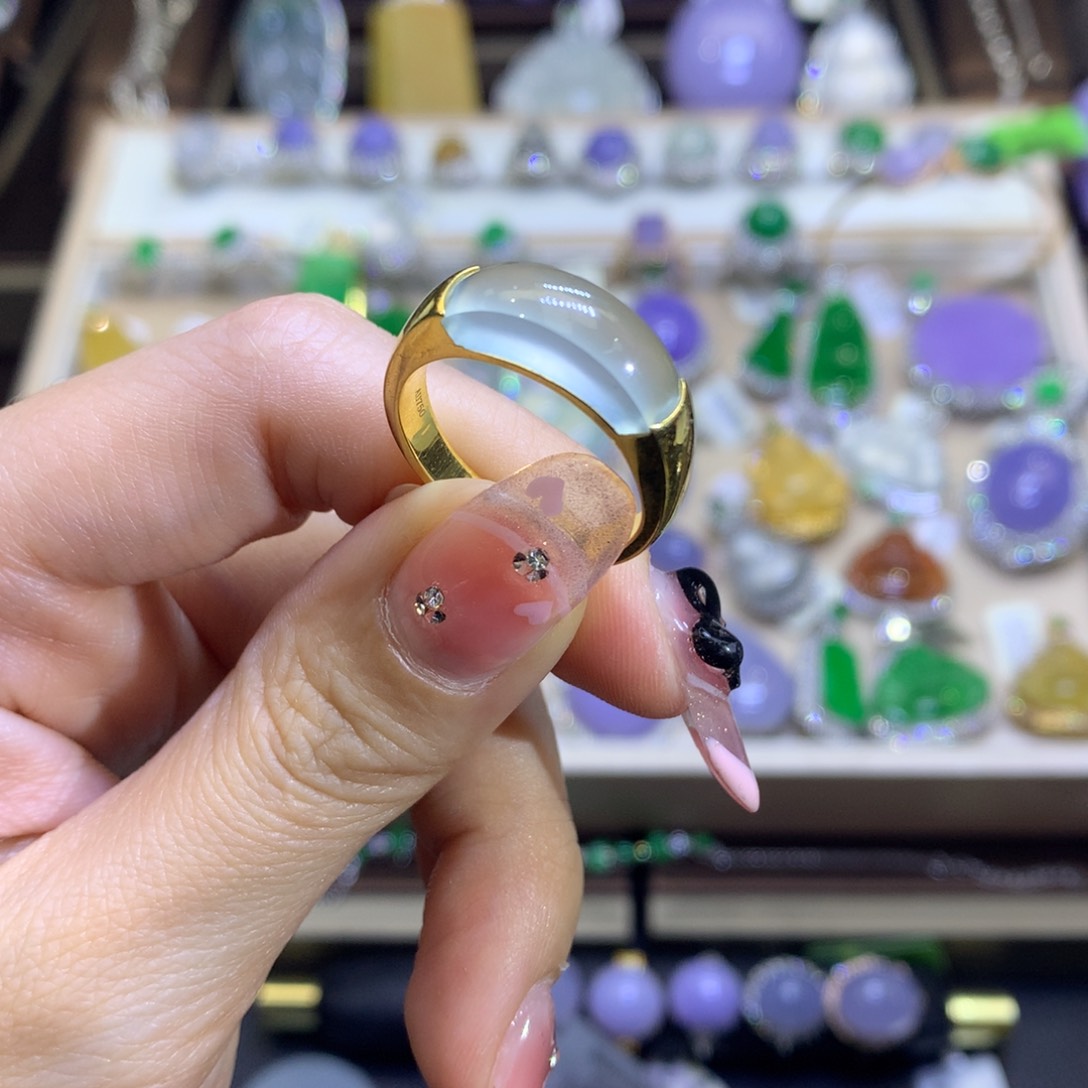 翡翠颈饰18K金镶嵌翡翠