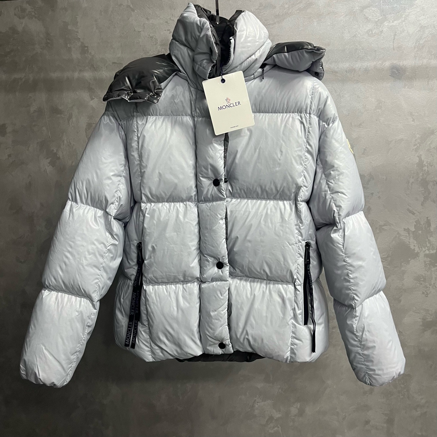 moncler深灰色短款白鹅绒休闲长袖纯色连帽保暖短款羽绒服/0