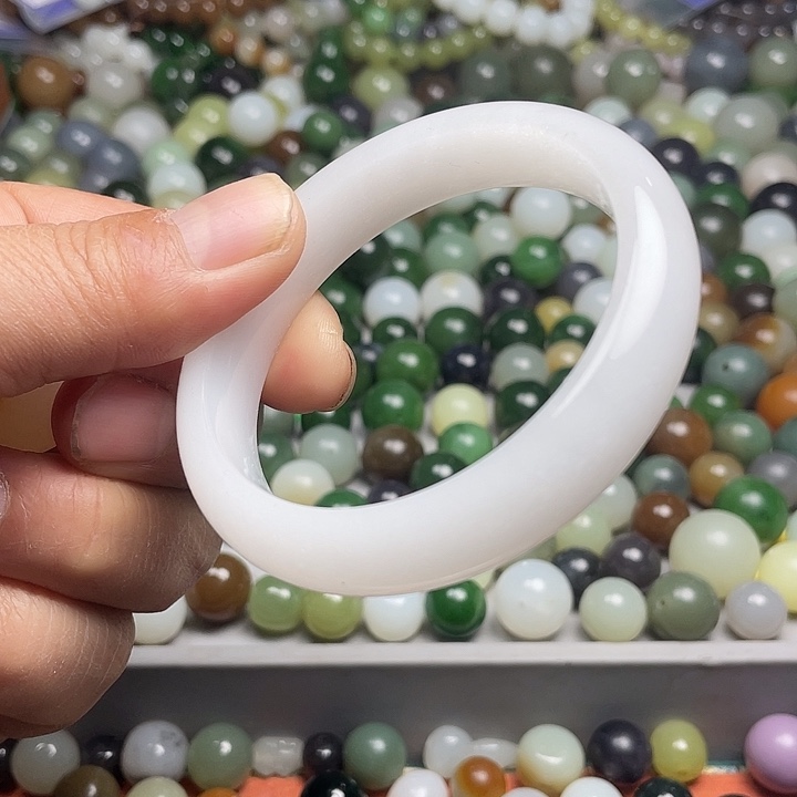 颈饰未镶嵌和田玉承****随