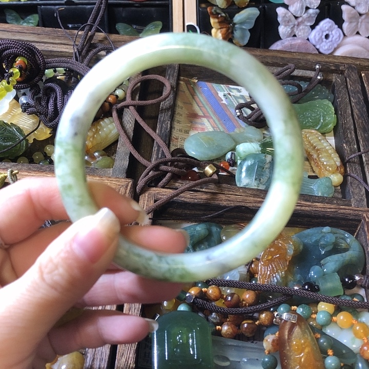 岫玉未镶嵌岫玉手镯
