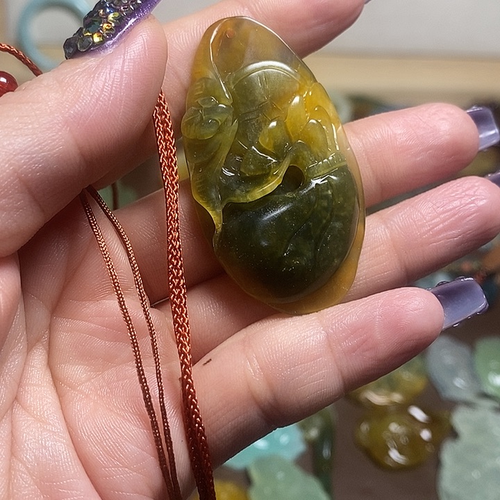 蛇纹石玉吊坠未镶嵌