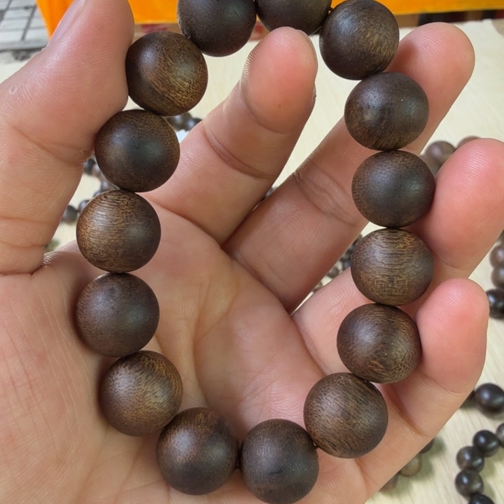 沉香碎屑沉香海南沉水虫漏1.4大➕碎屑多样性发一