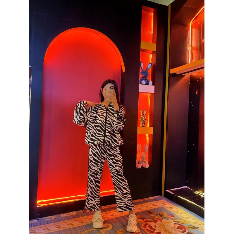 轻奢百搭潮流个性重工运动休闲设计师斑马纹长款时尚气质套装-54