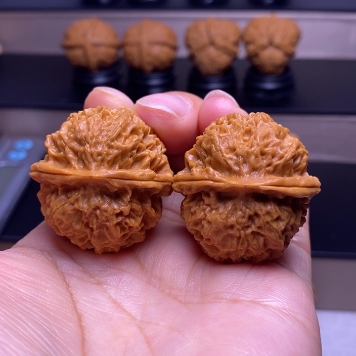 文玩核桃把件珊瑚绣球18