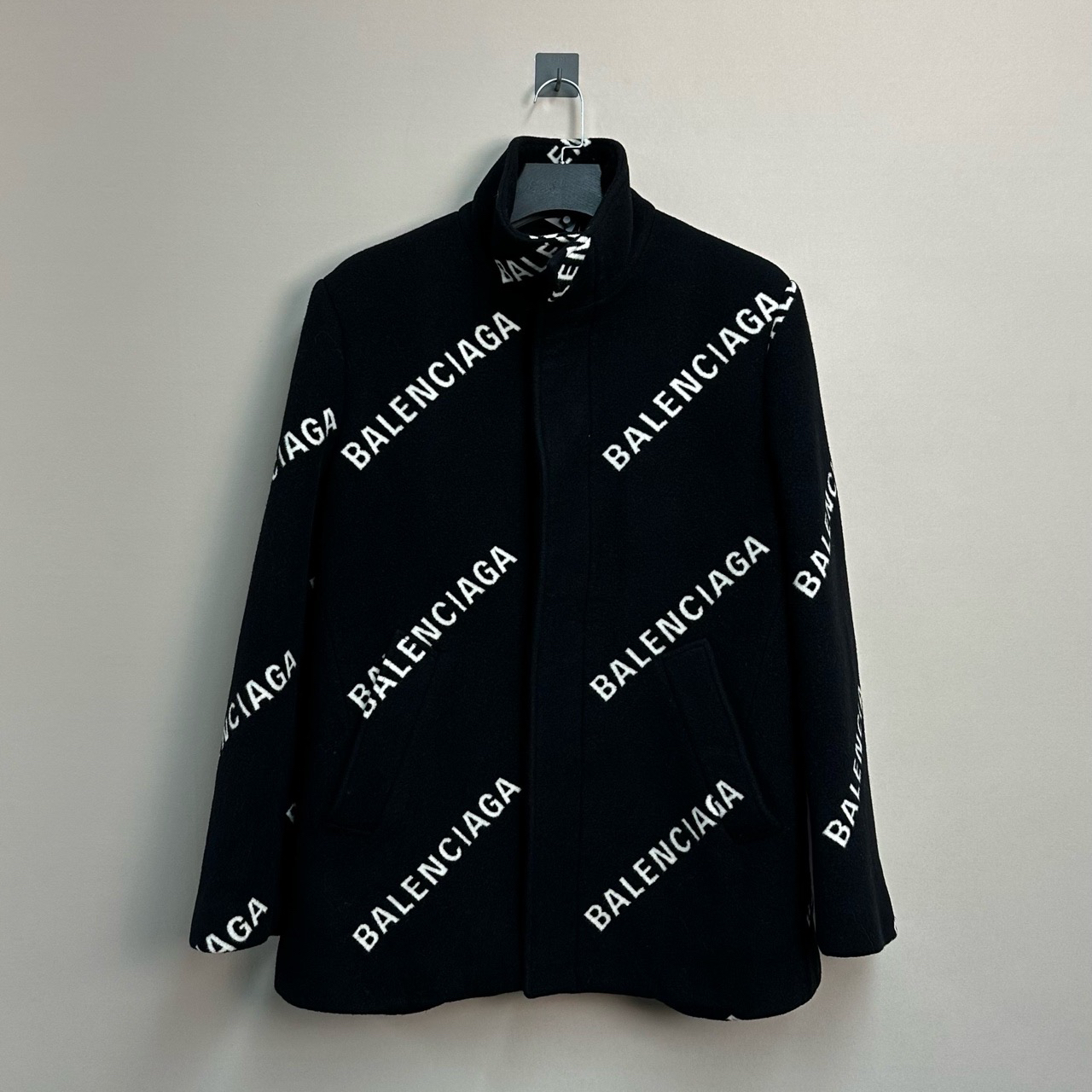 全新未使用 Balenciaga/巴黎世家 弹幕满印羊毛外套/44码/价28700