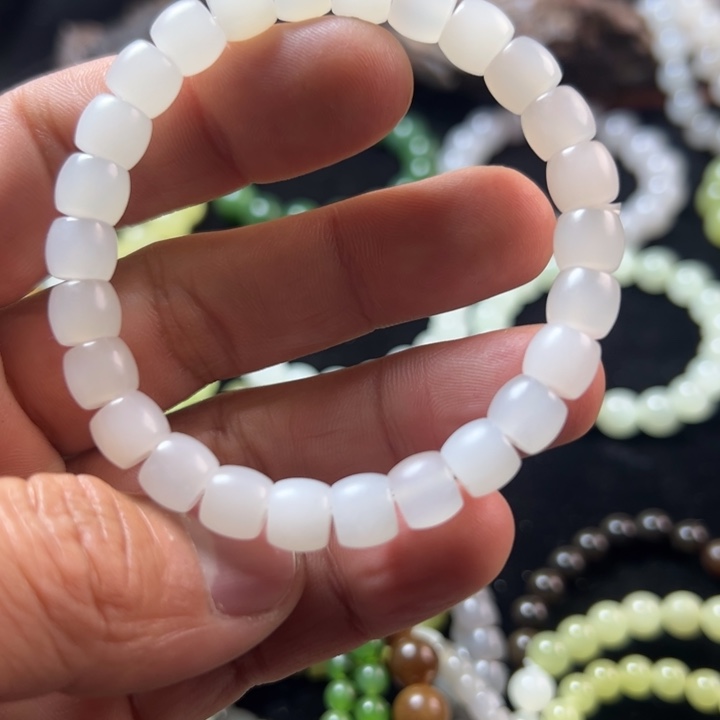 大***H和田玉（糖玉）未镶嵌手链