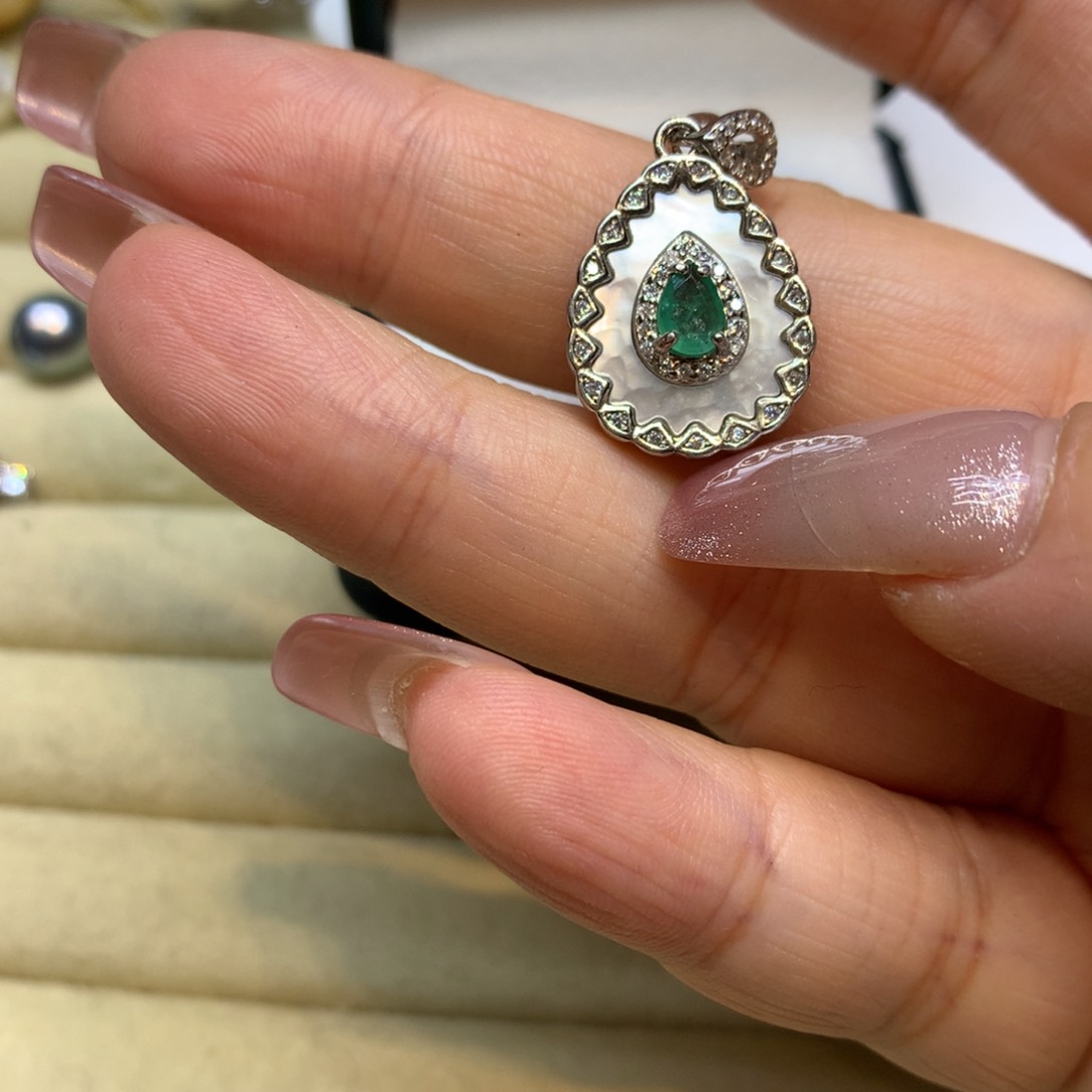 颈饰银S925镶嵌祖母绿