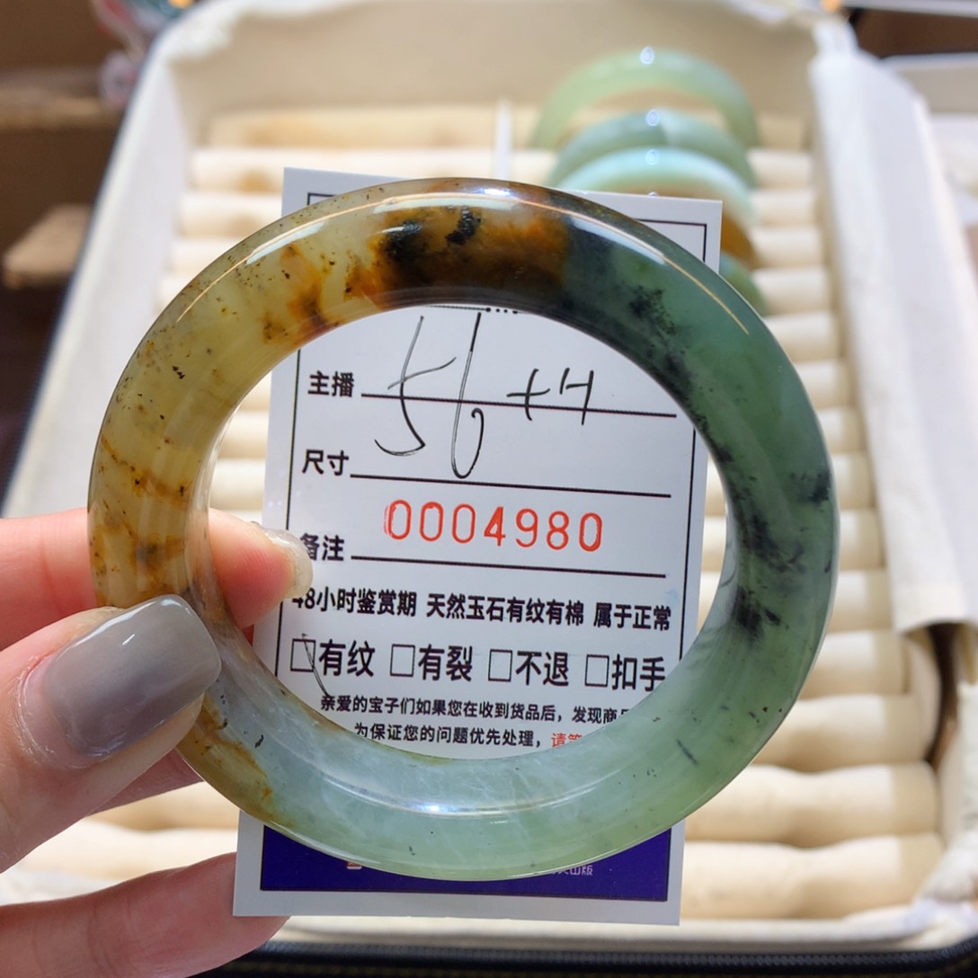 蛇纹石玉手镯未镶嵌