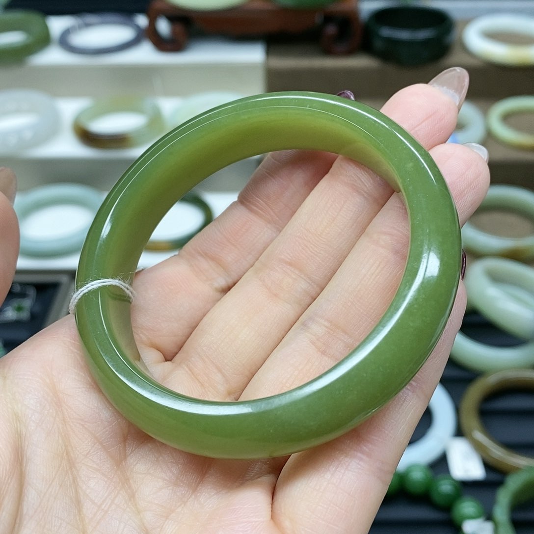 【闪购商品】和田玉手镯未镶嵌兰**果