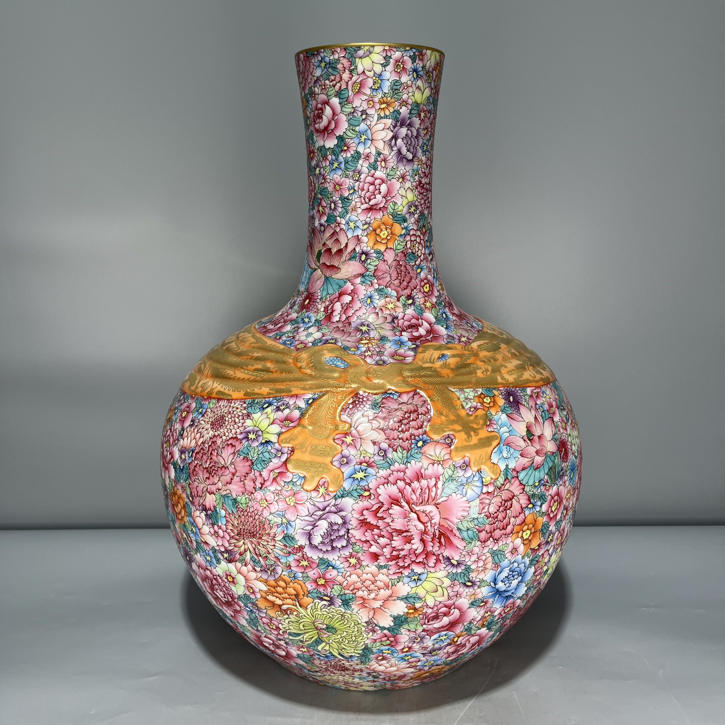 当代仿制 仿古大清乾隆年制粉彩描金万花包袱天球瓶