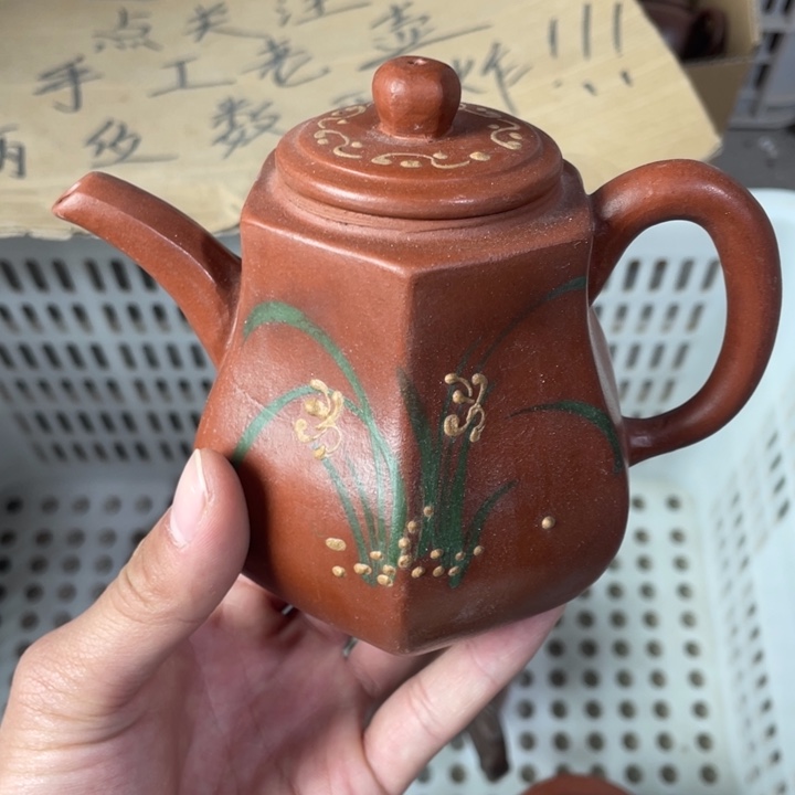 老厂紫砂壶一件。