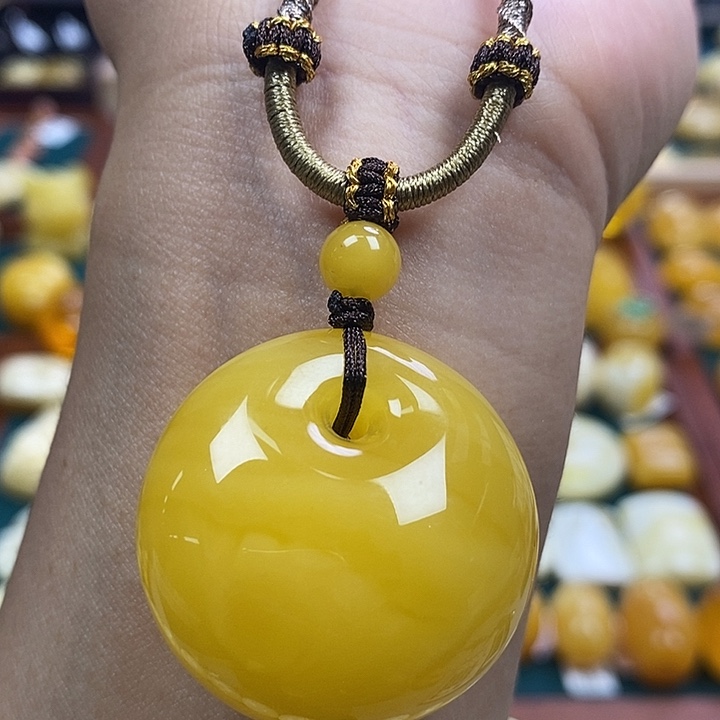 琥珀未镶嵌珠宝奇石鸡油红公主扣