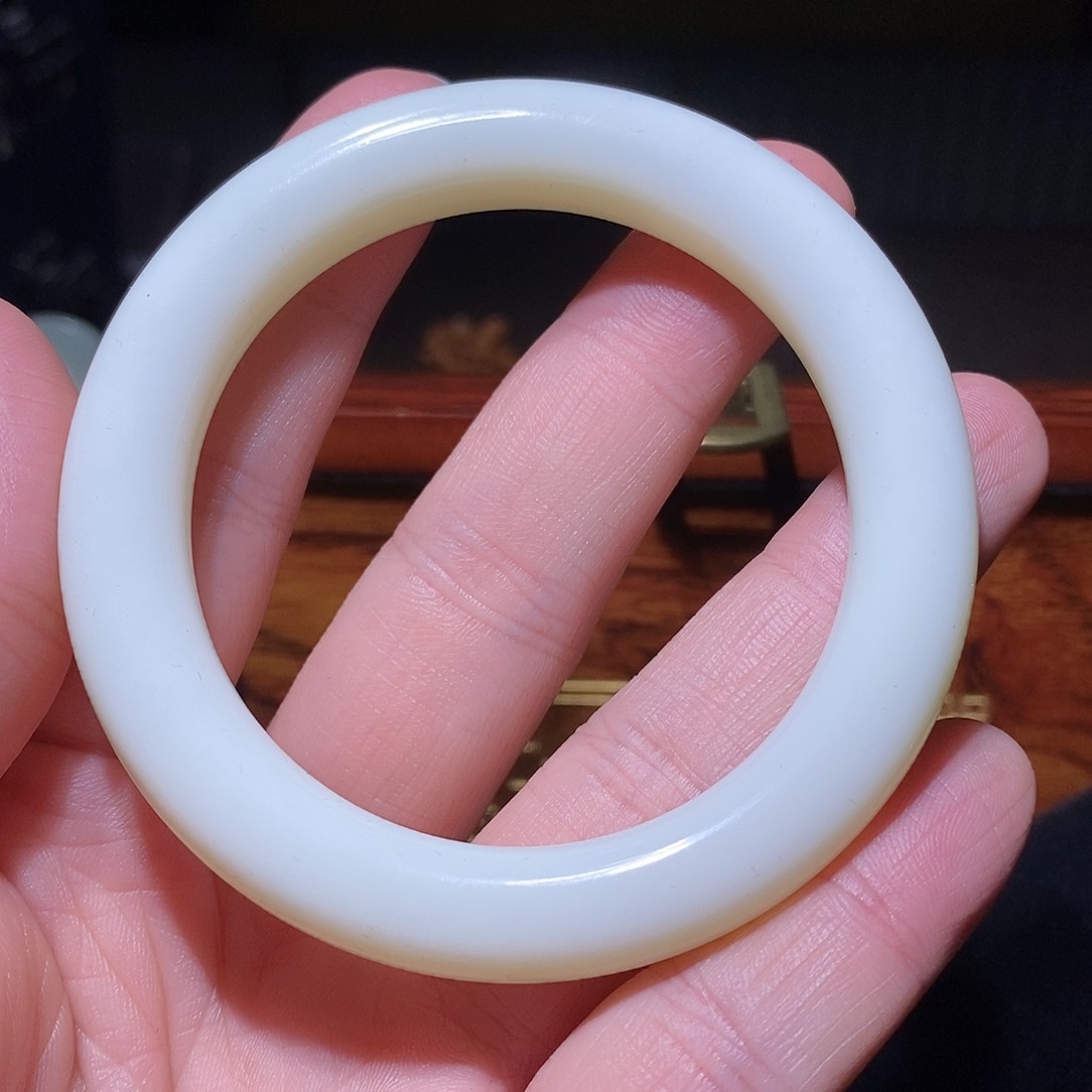 和田玉挂件未镶嵌依*然