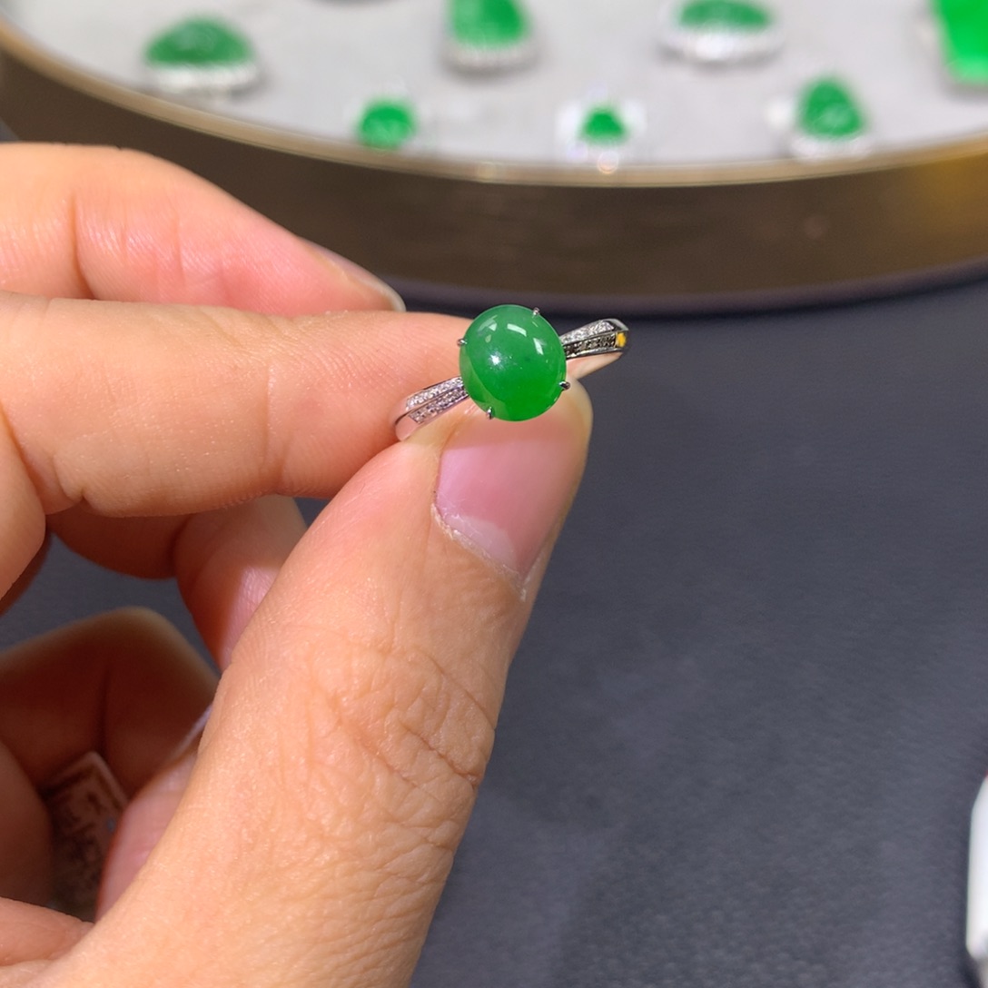 翡翠戒指18K金镶嵌翡翠