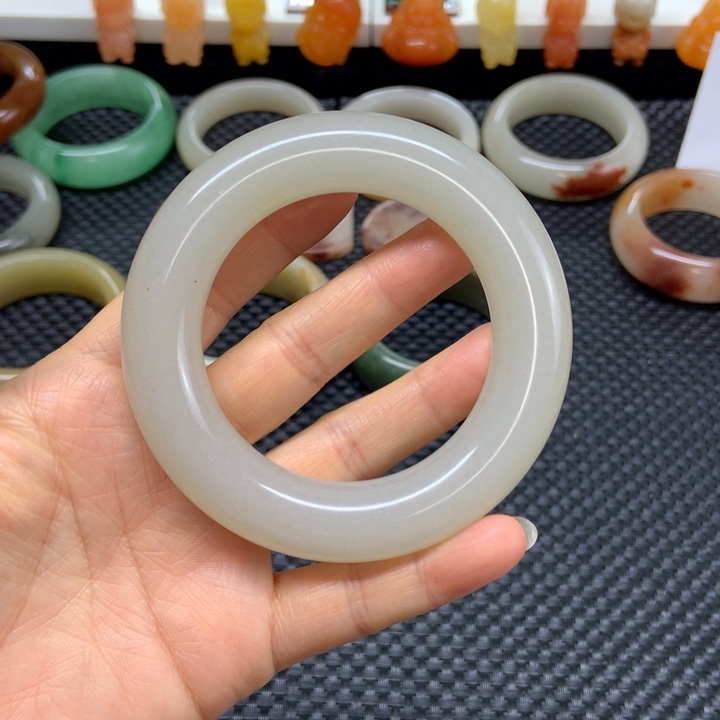 石英质玉未镶嵌手镯