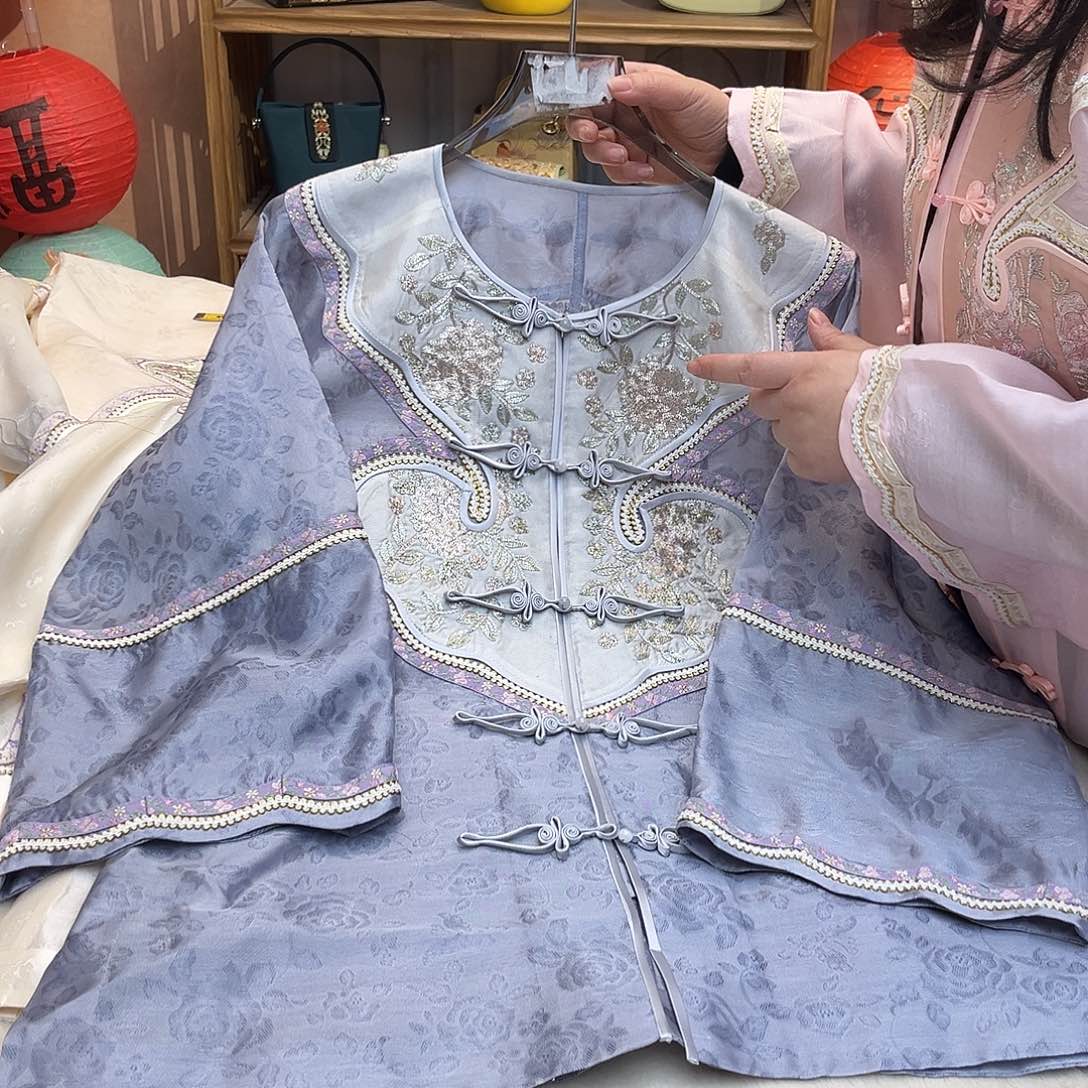 刺绣v 欧根纱上衣106成衣胸围