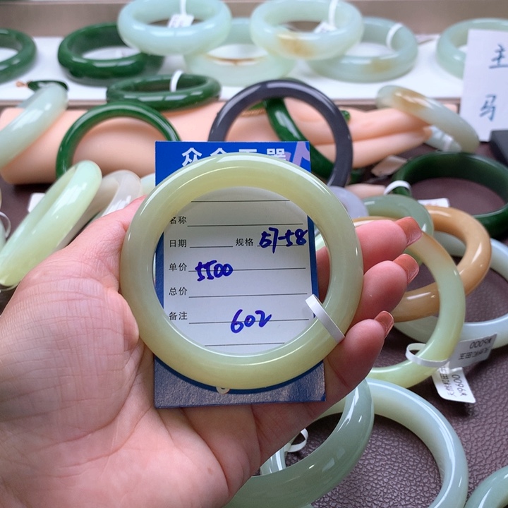 和田玉手镯未镶嵌Q**钱