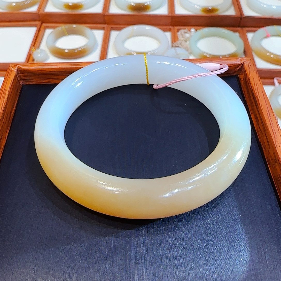 和田玉手镯未镶嵌且末半糖半羊脂51+ 52 53