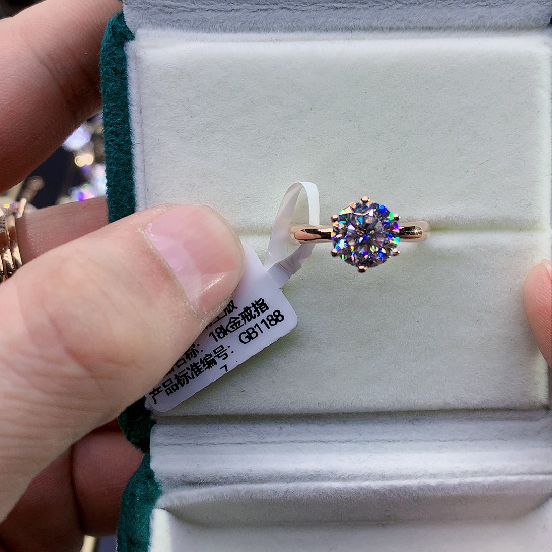 合成碳硅石（莫桑石）戒指/指环18K金镶嵌?****?