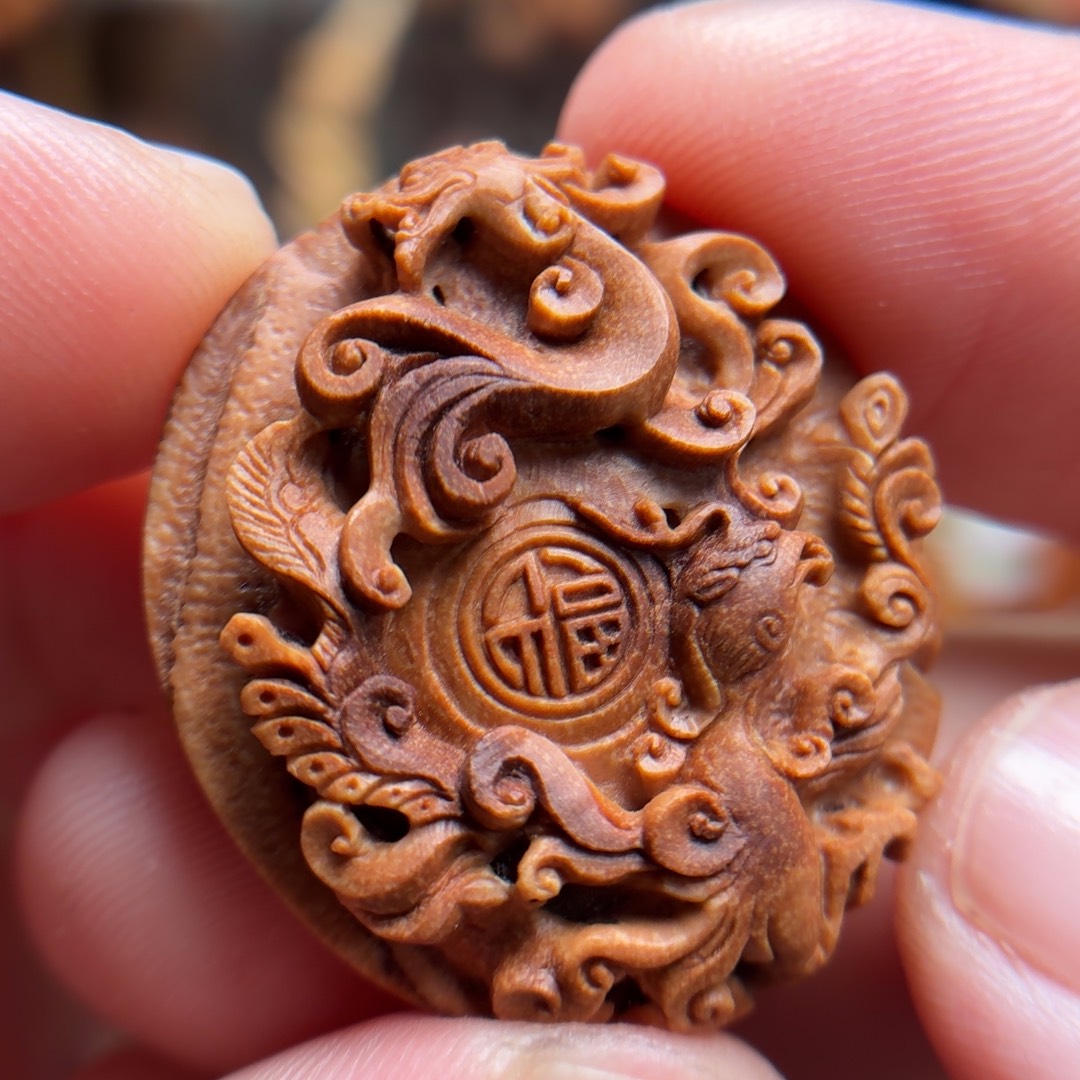 桃核雕刻龙凤玉佩