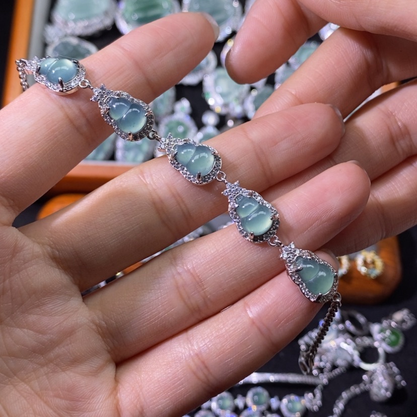 【闪购商品】翡翠颈饰未镶嵌贾**干天然