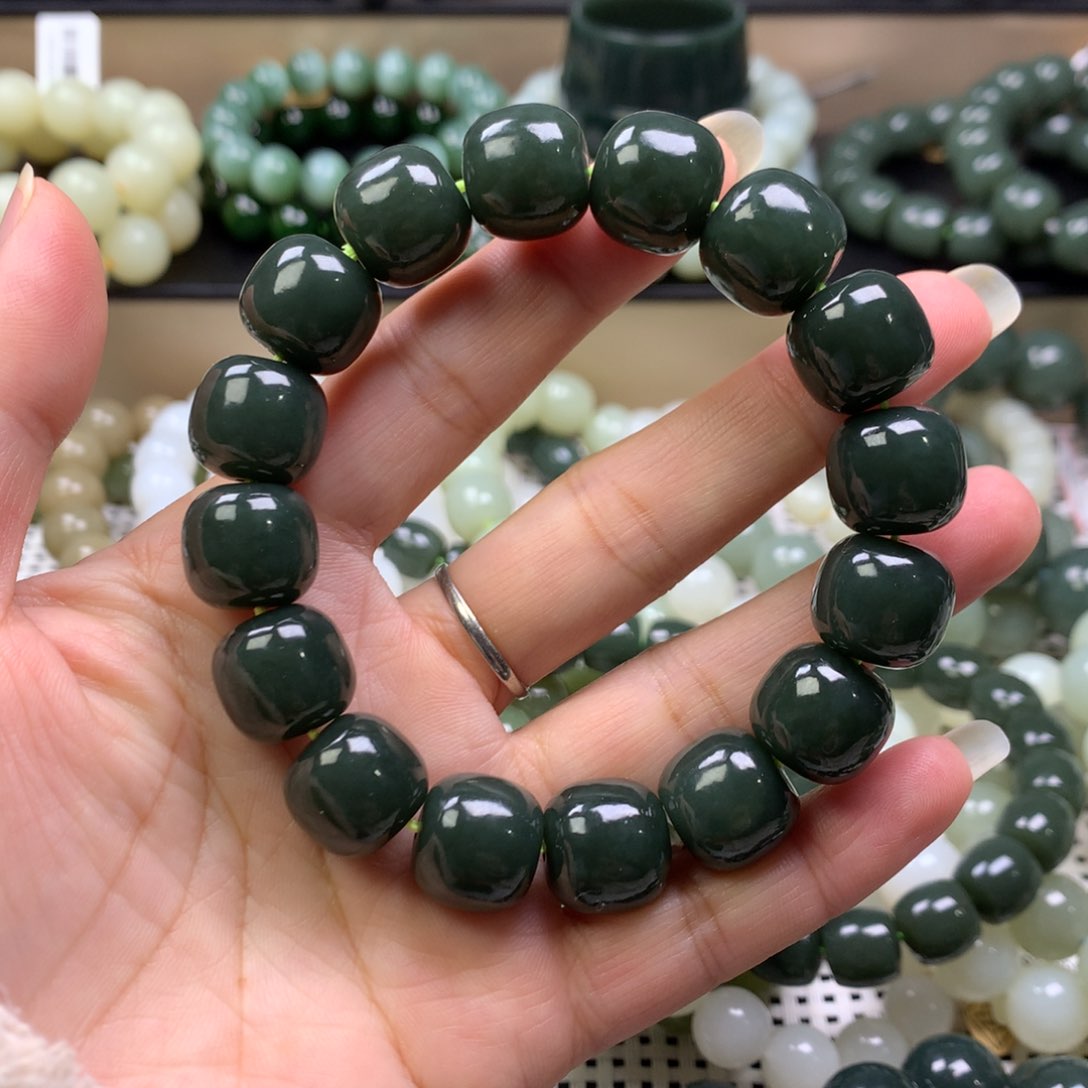 和田玉颈饰未镶嵌